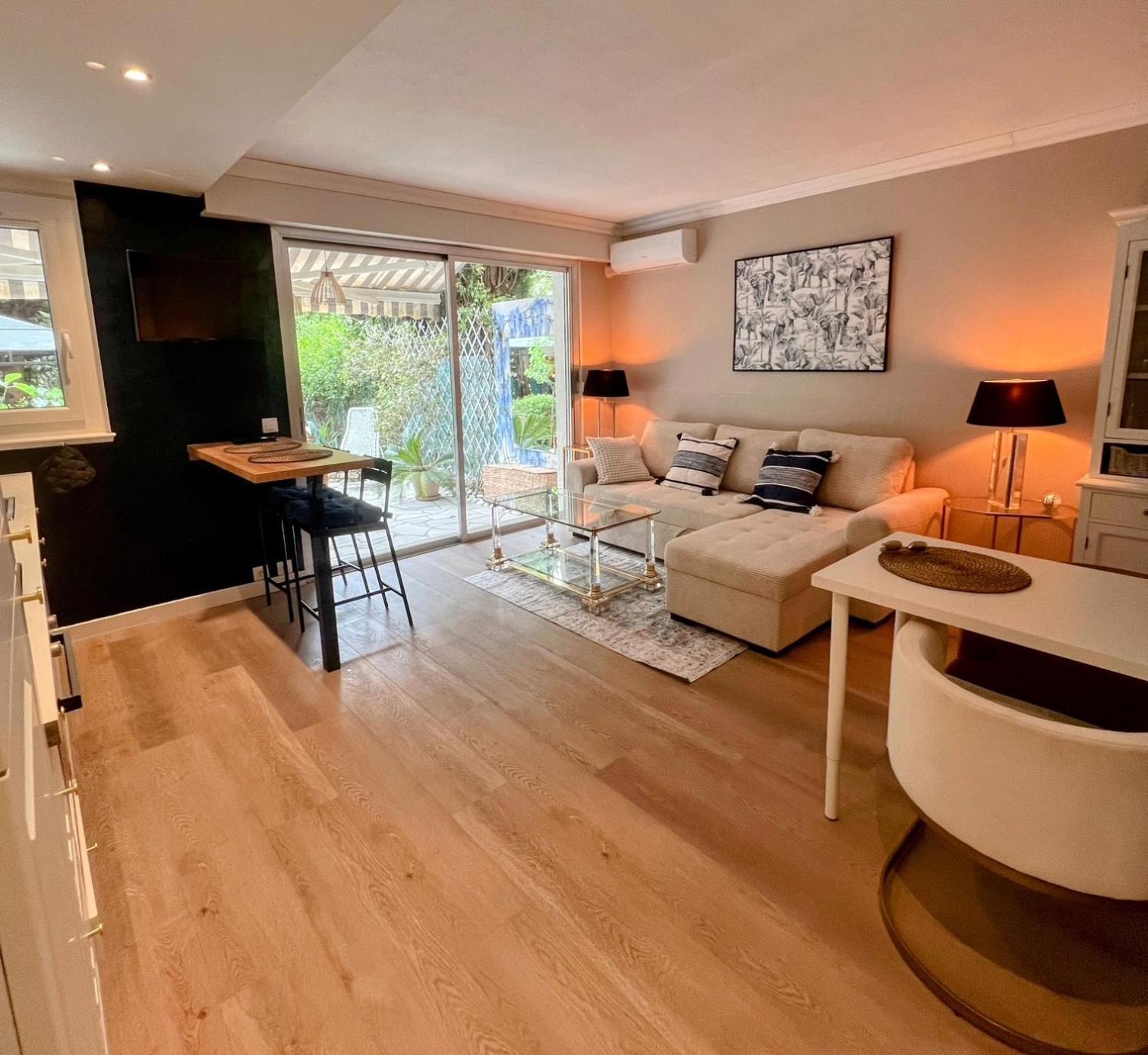 Appartement Superbe Avec Terrasse Jardin Et Parking Prive *